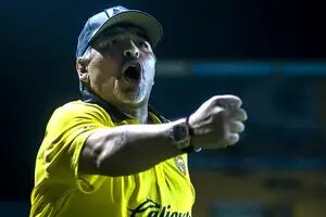 Sin Islas y con nuevo ayudante: confirmaron a Maradona en Dorados