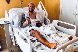 Papu Gómez fue operado del tobillo izquierdo hace algunas semanas y todavía está en recuperación