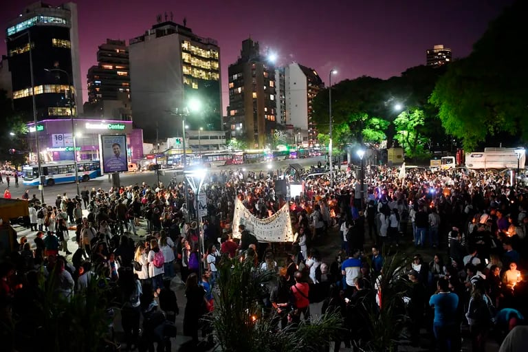 „Nie ma sensu dalej praktykować medycyny”: mieszkańcy Buenos Aires pozostają bez pracy, a usługi są już napięte