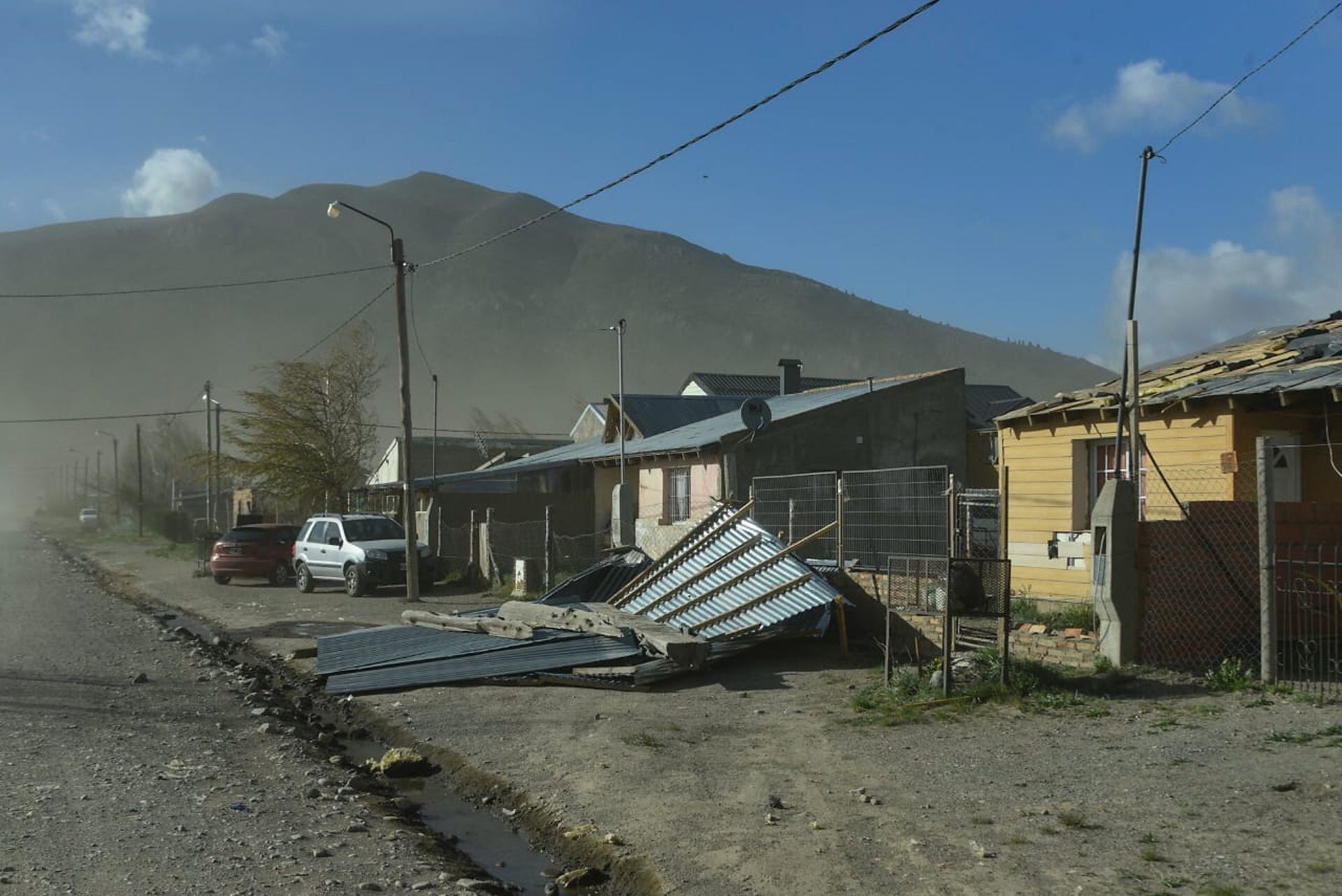 Varias casas perdieron sus techos en distintos barrios de Bariloche