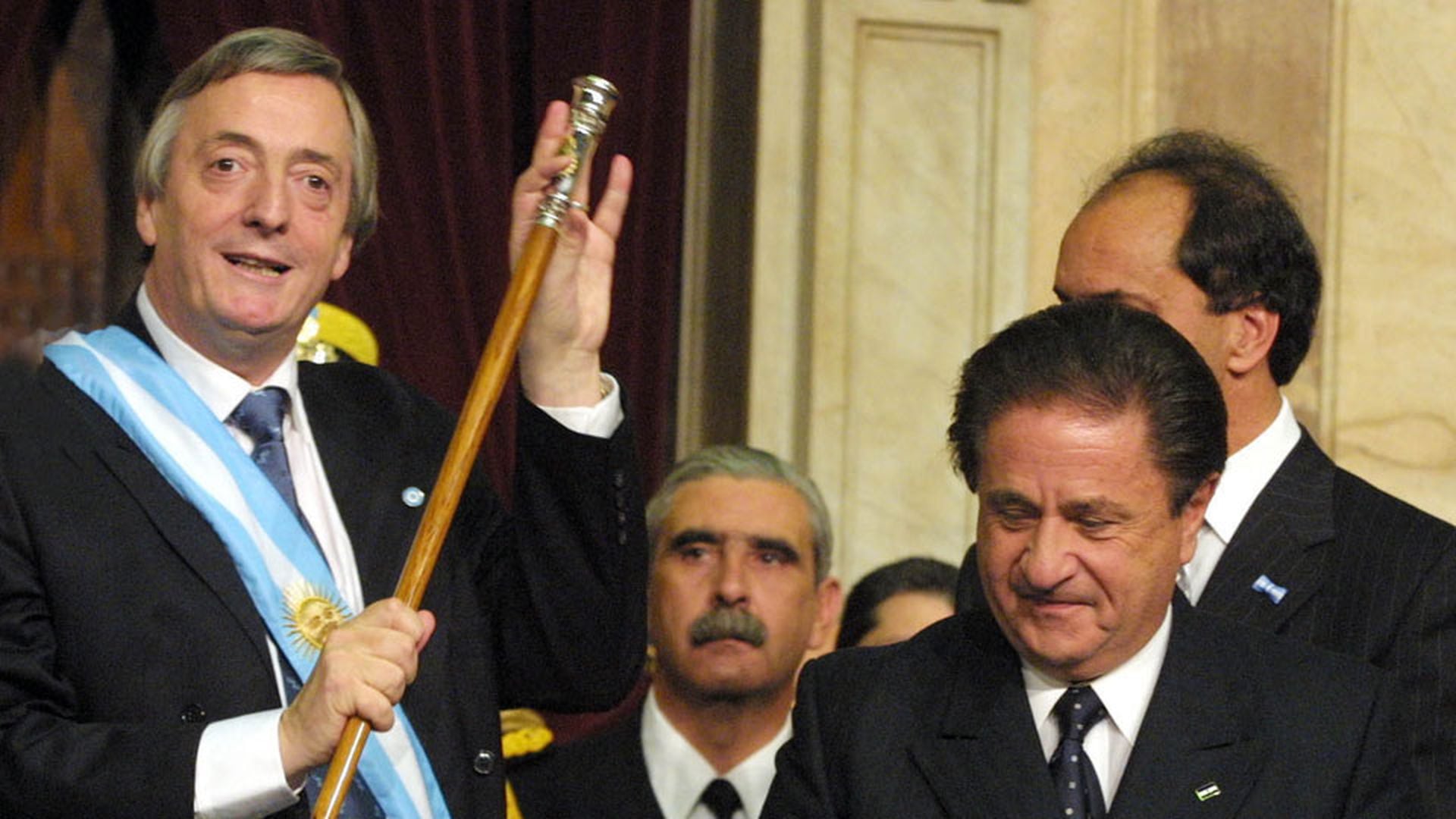 Néstor Kirchner asume la presidencia