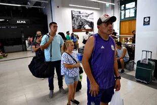 Horacio Guzmán viajó desde Lanús e hizo la fila para consultar si había lugar libre para viajar el próximo sábado, pero no tuvo suerte