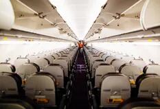 Por qué es crucial enderezar el asiento del avión durante el despegue y el aterrizaje