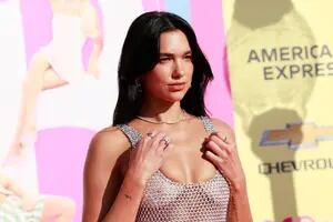 Alfombra rosa: del look impactante de Dua Lipa a las sonrisas de Margot Robbie y Ryan Gosling