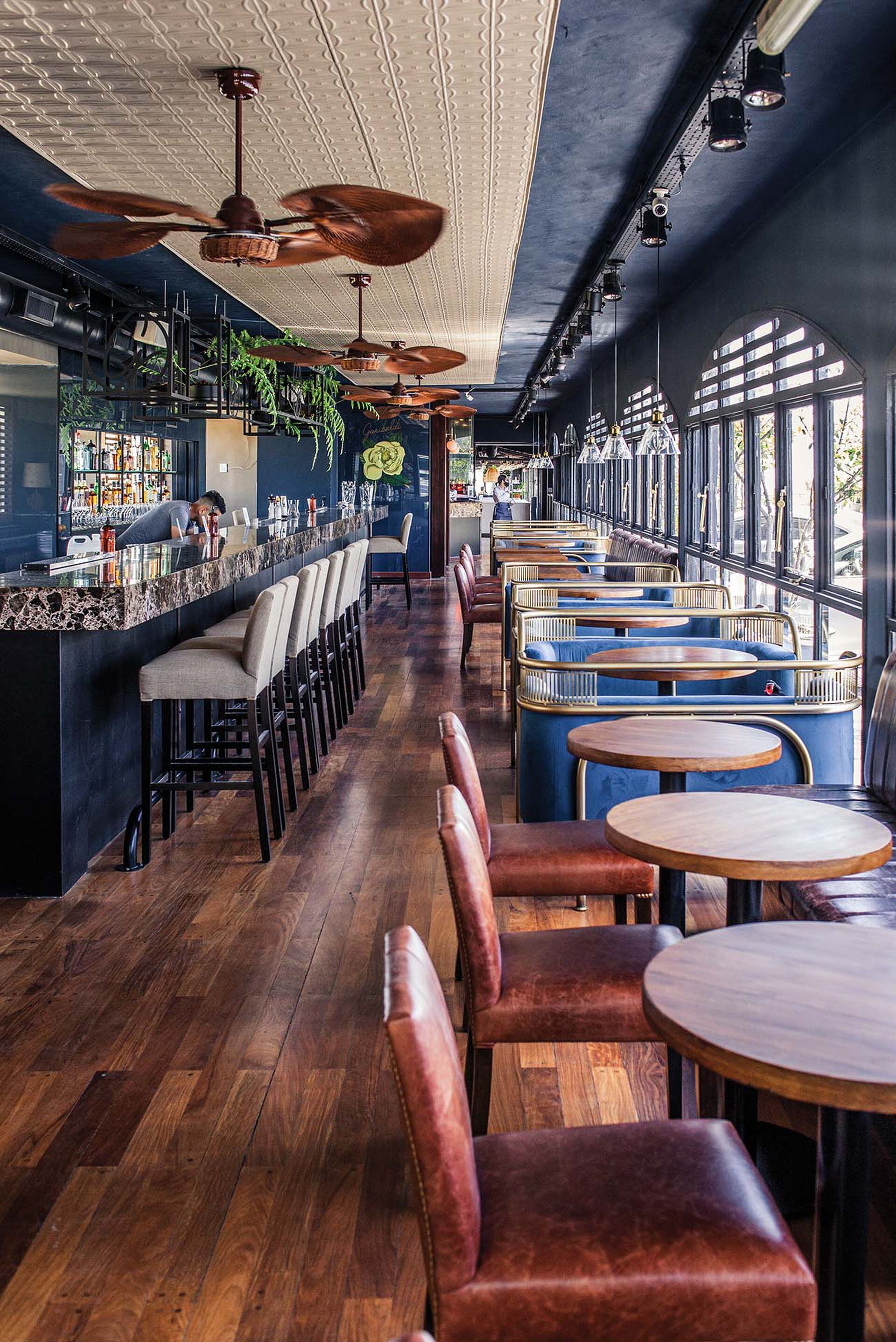  Garibaldi, un bar y restaurante ubicado sobre el río, en el Club Náutico Puerto Norte.