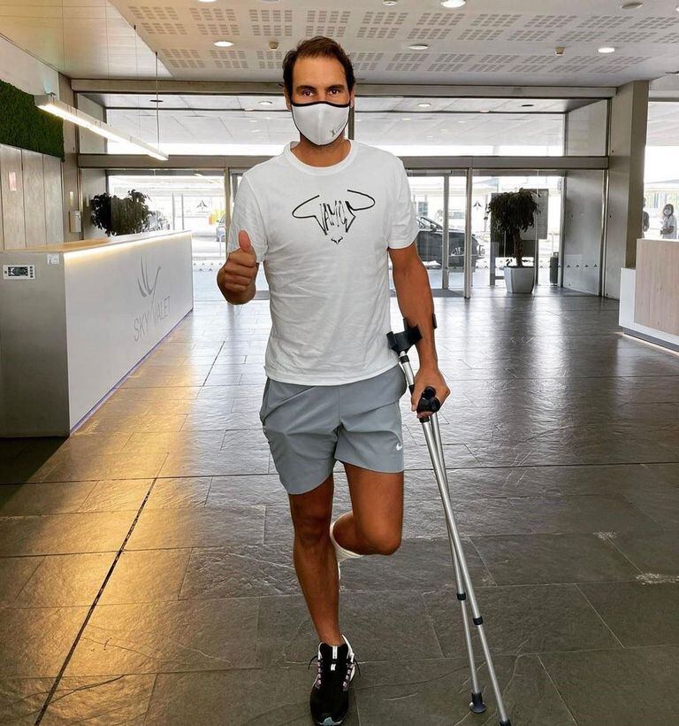 09-11-2021 Rafa Nadal, with crutches 