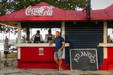 El argentino que cumplió el sueño de abrir un bar en la playa de Río de Janeiro