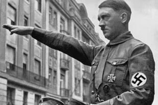 Adolf Hitler luego de uno de sus discursos en Alemania (Foto: Archivo)