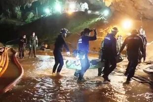 Más de 100 buzos participaron de las acciones de rescate de los chicos encerrados en la cueva Tam Luag