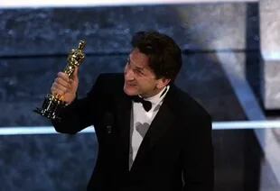 Seann Penn aseguró que fundirá en público sus dos estatuillas del Oscar a mejor actor si las autoridades de Hollywood no permiten la aparición de Volodimir Zelensky en un video en la ceremonia