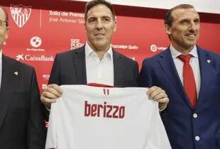 Presentación como entrenador de Sevilla: lo echaron poco después de que lo operaran de un cáncer de próstata