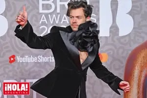 De Harry Styles a Salma Hayek, los looks que impactaron en la alfombra roja de los Brit Awards