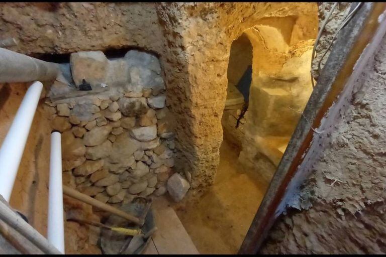 La cueva de Andrés tiene tres habitaciones, dos de ellas a tres metros y medio de profundidad y una tercera, a cuatro metros