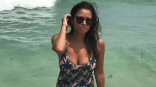 Julieta disfrutando del mar en Miami