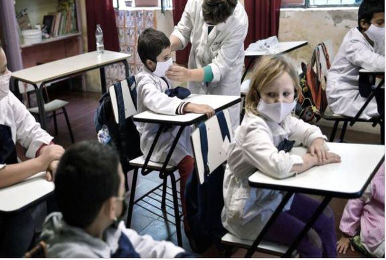 Uruguay adopta un nuevo protocolo para garantizar la presencialidad en las escuelas
