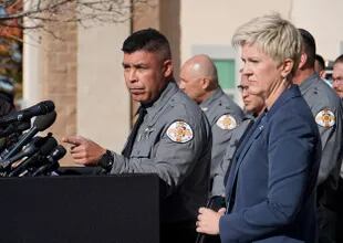 El sheriff Mendoza es el responsable de la investigación policial de la tragedia en el set