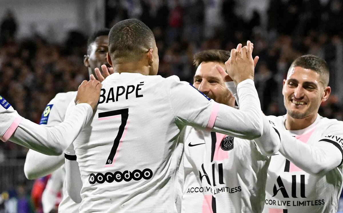 Ligue 1. Messi took the lead, Neymar and Mbappé defined with a hat-trick for two: PSG 6-1