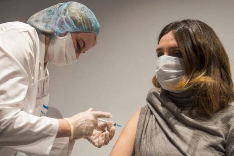 Varios países comenzaron ya con la vacunación masiva de su población