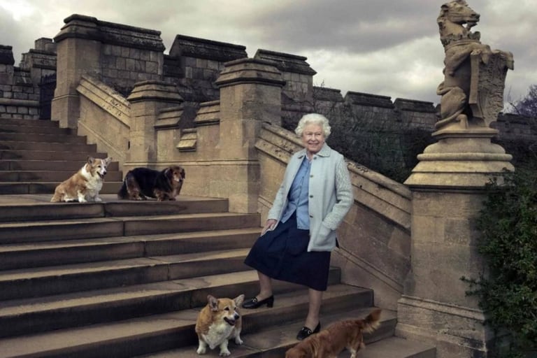 La reina Isabel II en el castillo de Windsor, a la que considera su vivienda favorita y donde hizo cuarentena por la pandemia de coronavirus
