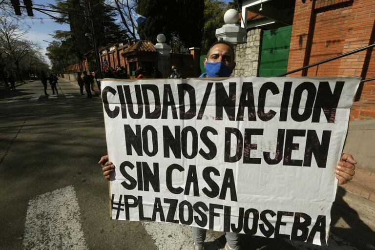 Varias protestas y una carta para Alberto Fernández frente a la quinta de Olivos