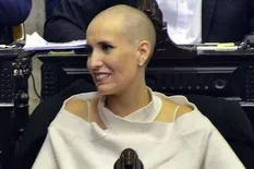 Una diputada radical que tiene cáncer fue a sesionar y recibió una conmovedora ovación