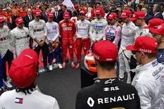Homenaje de la F-1 a Lauda: cascos, silencio y los detalles del funeral popular