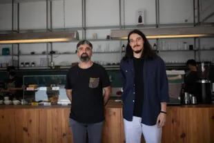 Pablo Tokatlian y Agustin Caro, los fundadores de Cuervo Café