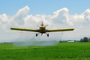 Cientos de aviones agrícolas se quedarían sin volar por la falta de un combustible