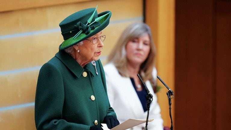 La Reina Isabel II inició las sesiones parlamentarias en Escocia