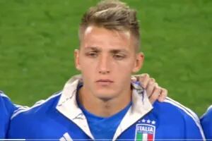 El incómodo momento de Mateo Retegui cuando sonó el himno de Italia en su debut ante Inglaterra