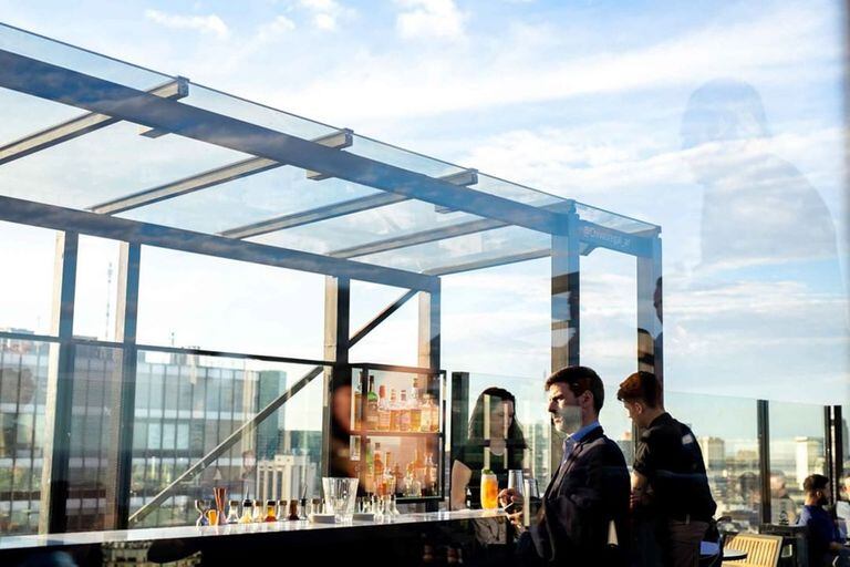 Trade Sky Bar tiene 88 metros de altura y en 2021 fue distinguido por la revista británica Time Out como uno de los mejores del mundo