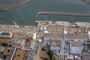 Unas 5.000 personas siguen trabajando diariamente en la planta nuclear de Fukushima Daiichi