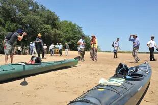 Luis Lacalle Pou anduvo en kayak junto a Gilbert Butler por el río Uruguay