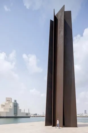 7 (2011), escultura de Richard Serra en MIA Park