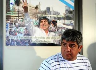 Pablo Moyano y su padre Hugo son los principales dirigentes de Independiente