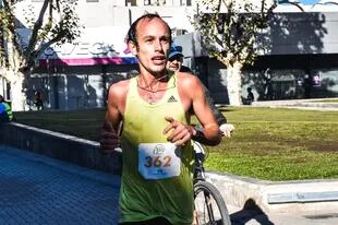 Brian Burgos, liderando una de las tantas carreras que organiza la ciudad de Río Cuarto, Córdoba