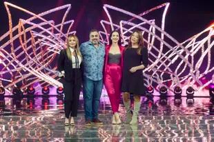 Karina "La Princesita", Roberto Moldavsky, Natalia Oreiro y Lizy Tagliani en la presentación de ¿Quién es la máscara?, el nuevo talent show de Telefe