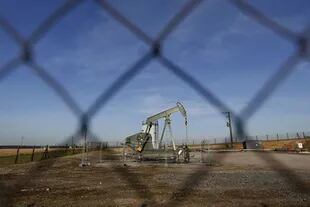Los vaivenes del precio del petróleo ayudan a unos pero perjudican a otros