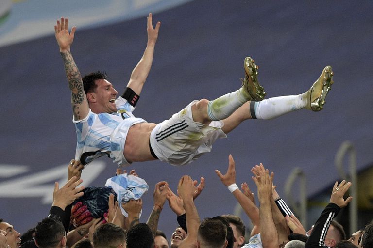 Argentina's Lionel Messi is thrown into the air by teammates after winning the Conmebol 2021 Copa America football tournament final match against Brazil at Maracana Stadium in Rio de Janeiro, Brazil, on July 10, 2021. - Argentina won 1-0. (Photo by CARL DE SOUZA / AFP)