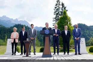El canciller alemán Olaf Schol junto a otros líderes mundiales durante el G-7 en Elmau