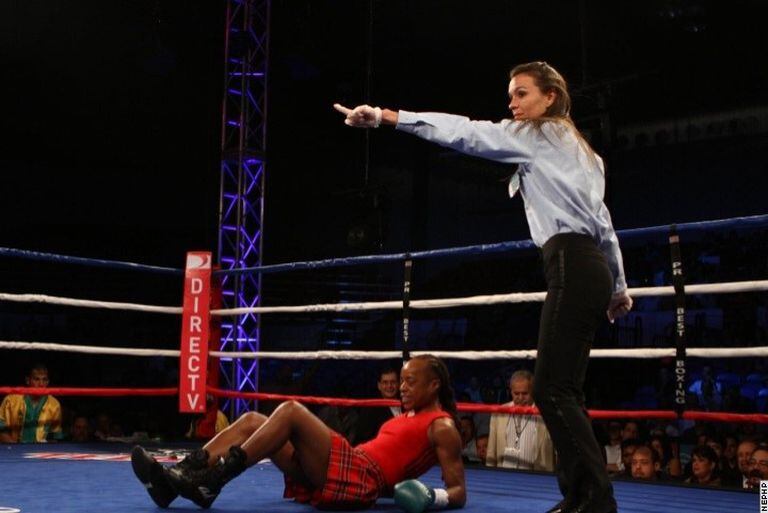 La salteña Romina Arroyo, por propios méritos, contó con el lanzamiento de la (AMB) convirtiéndose en la primera referee mundialista