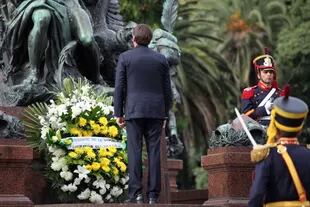 El presidente Jair Bolsonaro rinde honores en el monumento al General San Martín