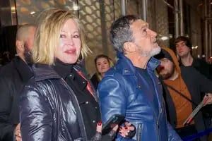 Del amoroso gesto de Antonio Banderas y Melanie Griffith al llamativo look callejero de DiCaprio